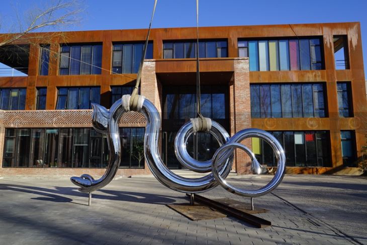 Assembly-mirror-stainless-steel-sculpture-for artist